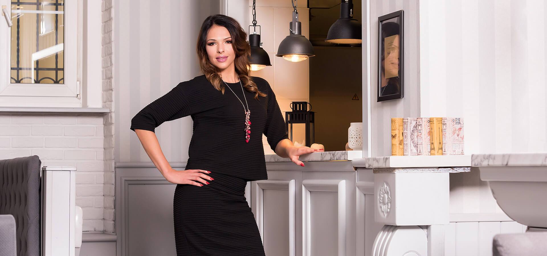 Czarna sukienka firmy AnnaFashion